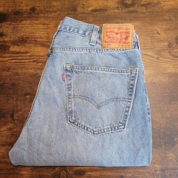 Levi's Jeans Mens 38x32 Measures 36x30 Straight Leg 505 Medium Light Wash - Picture 3 of 11